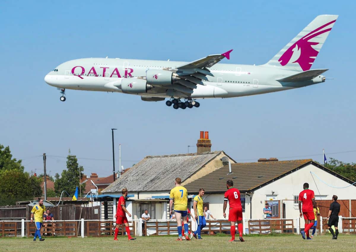 flight status for qatar airways