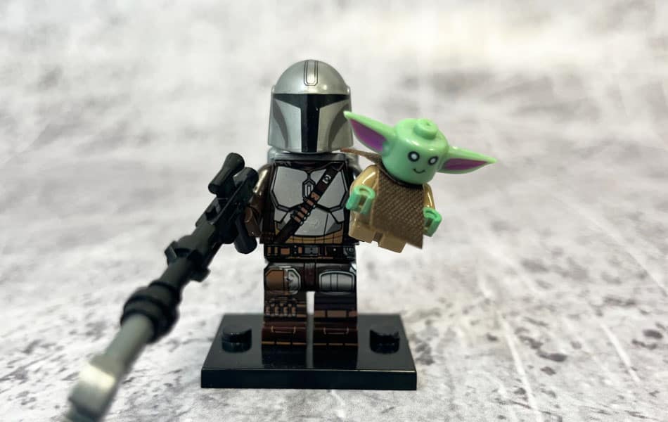 Mandolorian and Baby Yoda Minifigure